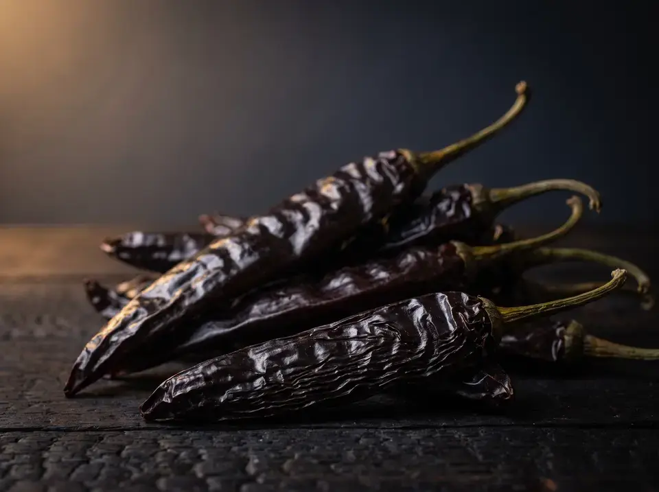 Dried pasilla chile
